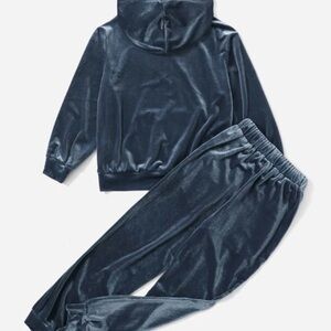 Set pants and hoodie